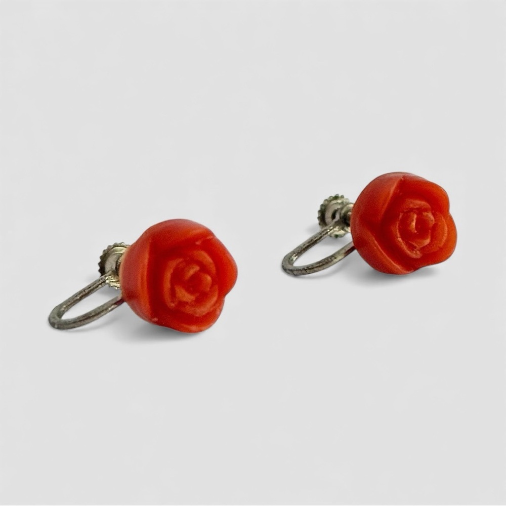 🌹 Vintage Carved Red Rose Screw Back Floral Earrings Faux Coral Jewelry - Picture 3 of 7